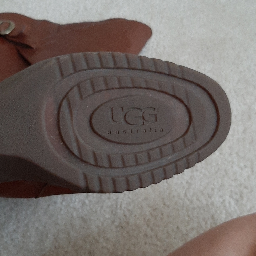 UGG Brown Leather Shearling Boot - Picture 6 of 6